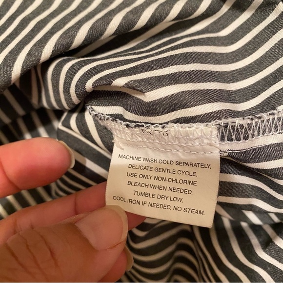 - Women ALC Atlast Classics Gray  and white White Striped Shirt size 1X - Picture 5 of 8
